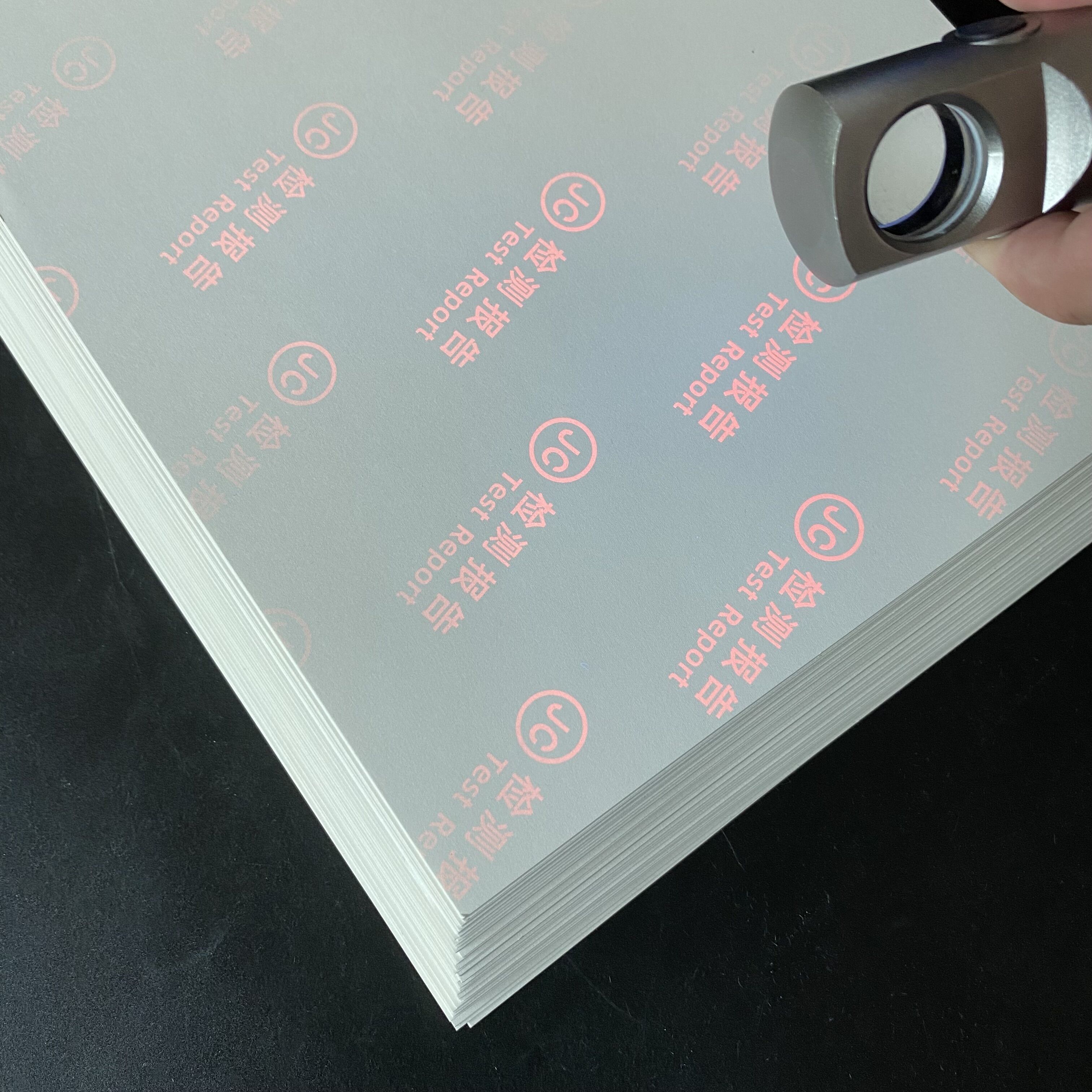 No fluorescence under counterfeit detector light